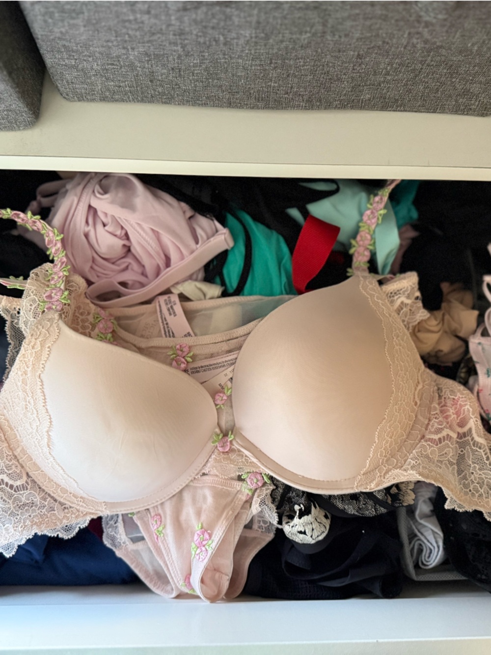 Victoria’s Secret rose embroidered bra - 32D